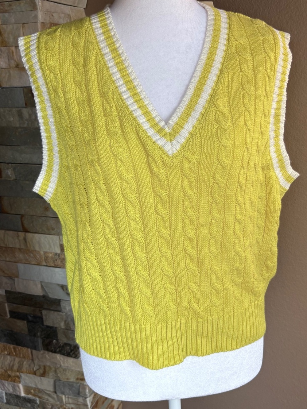 NWT Streetwear Society Yellow Cable Knit V Neck Sweater Vest Size Large